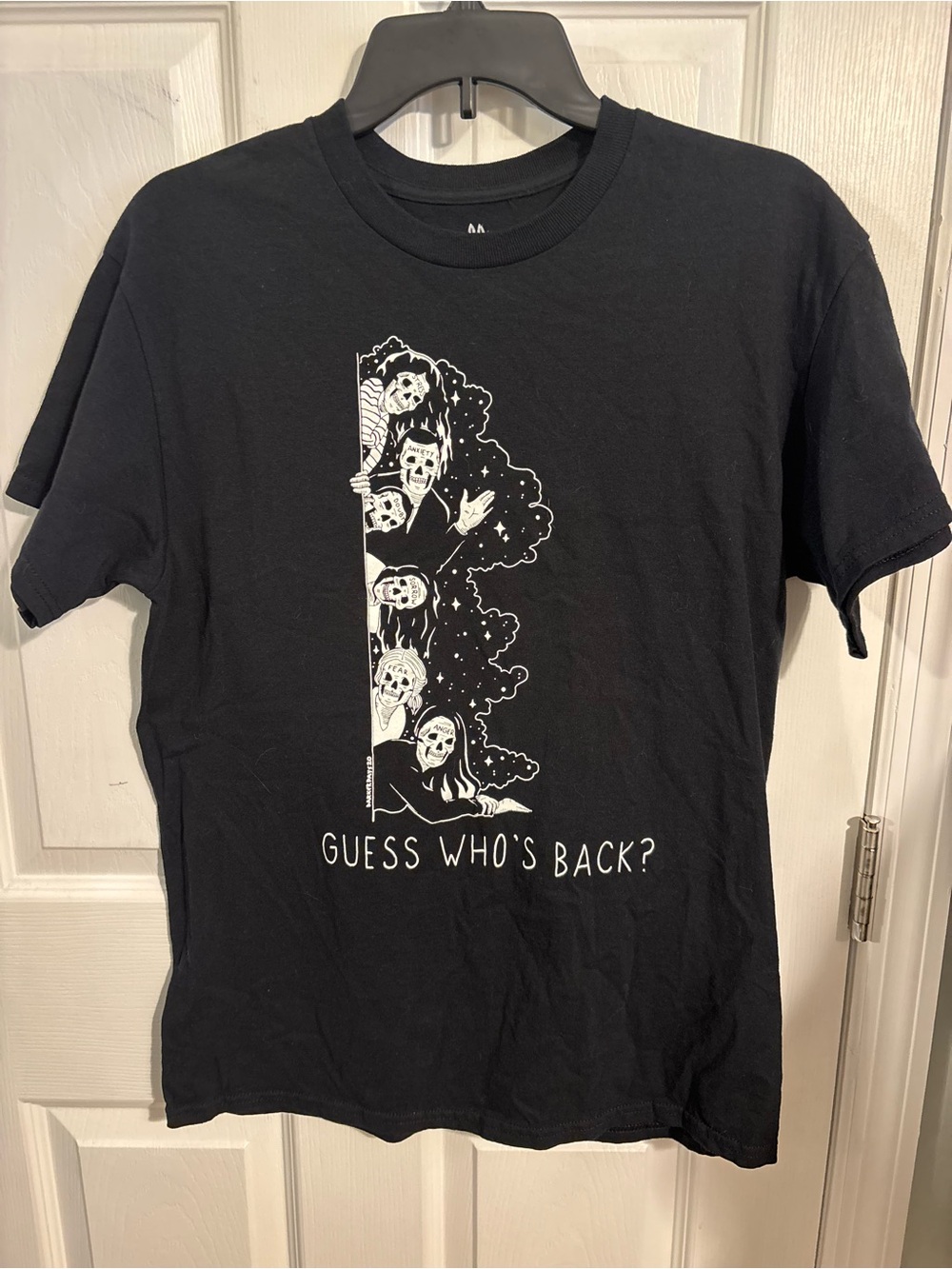 🔥Threadless Black Tee with Silver Label Print Size Med/Large